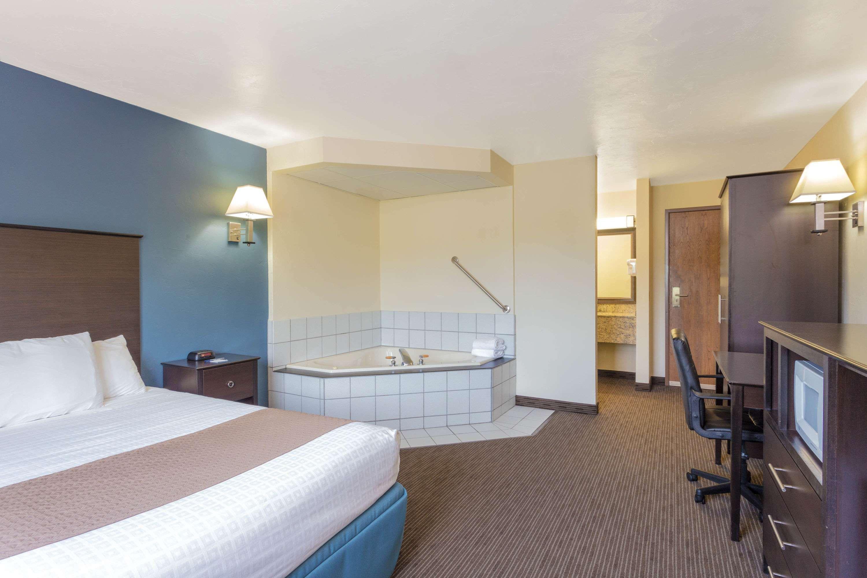 Americinn By Wyndham Green Bay West Экстерьер фото