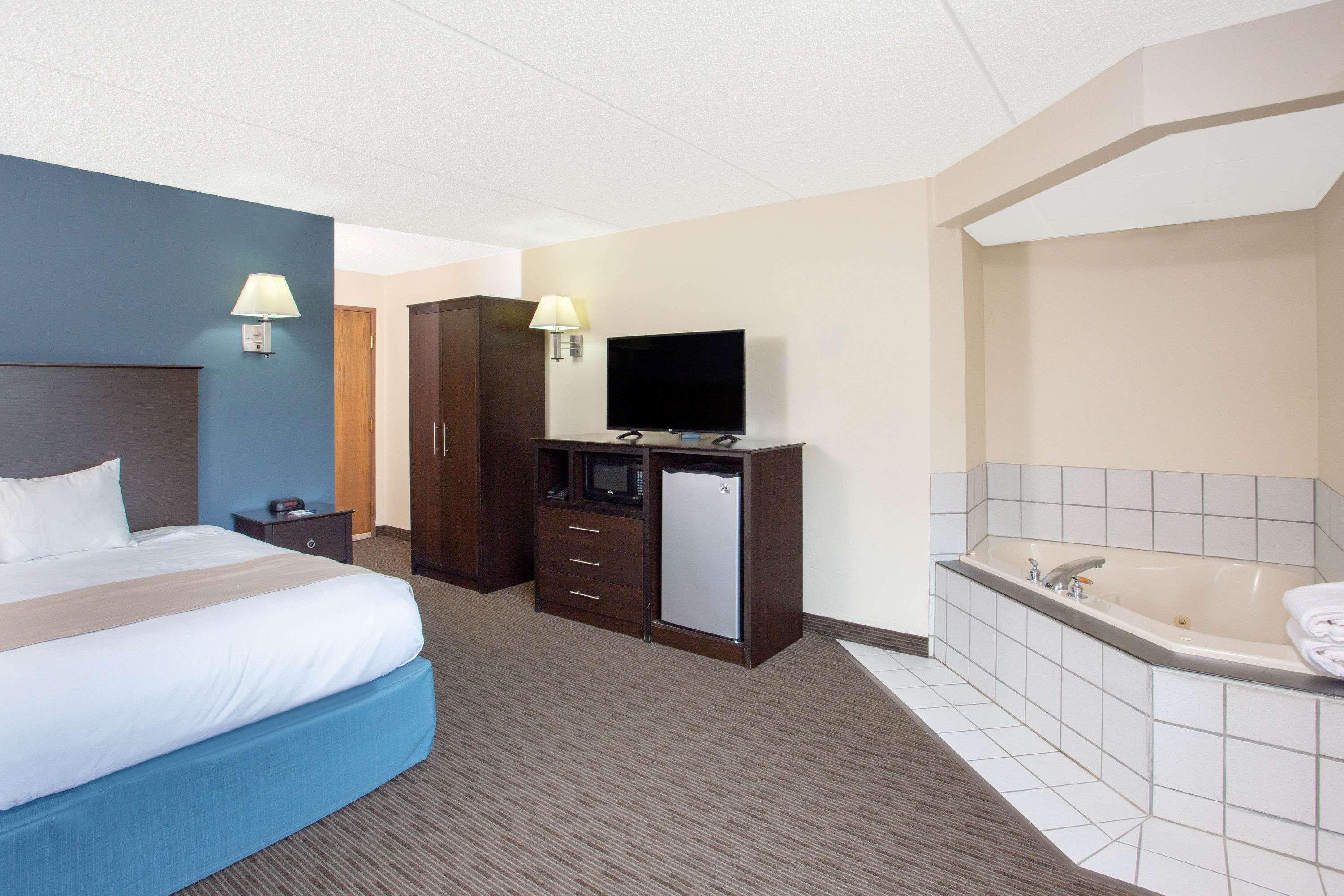 Americinn By Wyndham Green Bay West Экстерьер фото